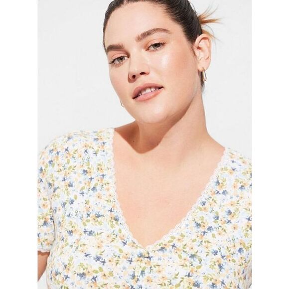 Torrid Fitted Supersoft Rib V-Neck Lace Trim Button Crop Tee Sz 4 - Picture 3 of 6